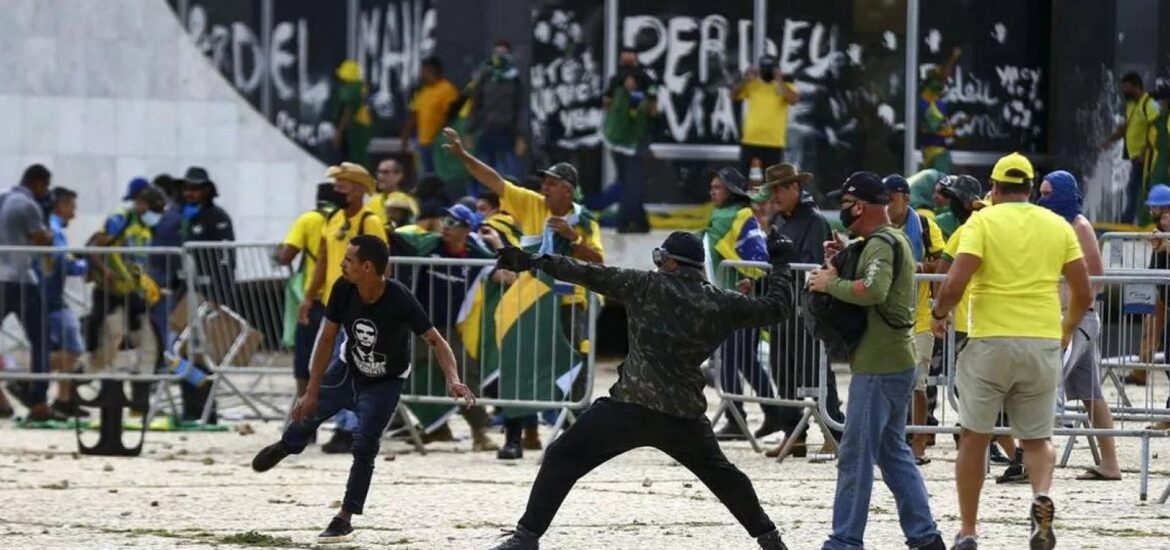 132196,agu-vai-pedir-bloqueio-de-bens-de-mais-de-100-empresas-suspeitas-de-financiar-ataques-em-brasilia-3 Marcelo Camargo/Agência Brasil