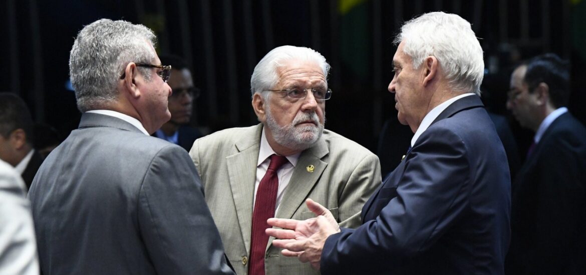 75359,veja-como-votaram-os-senadores-baianos-em-sessao-que-derrubou-decreto-das-armas-3