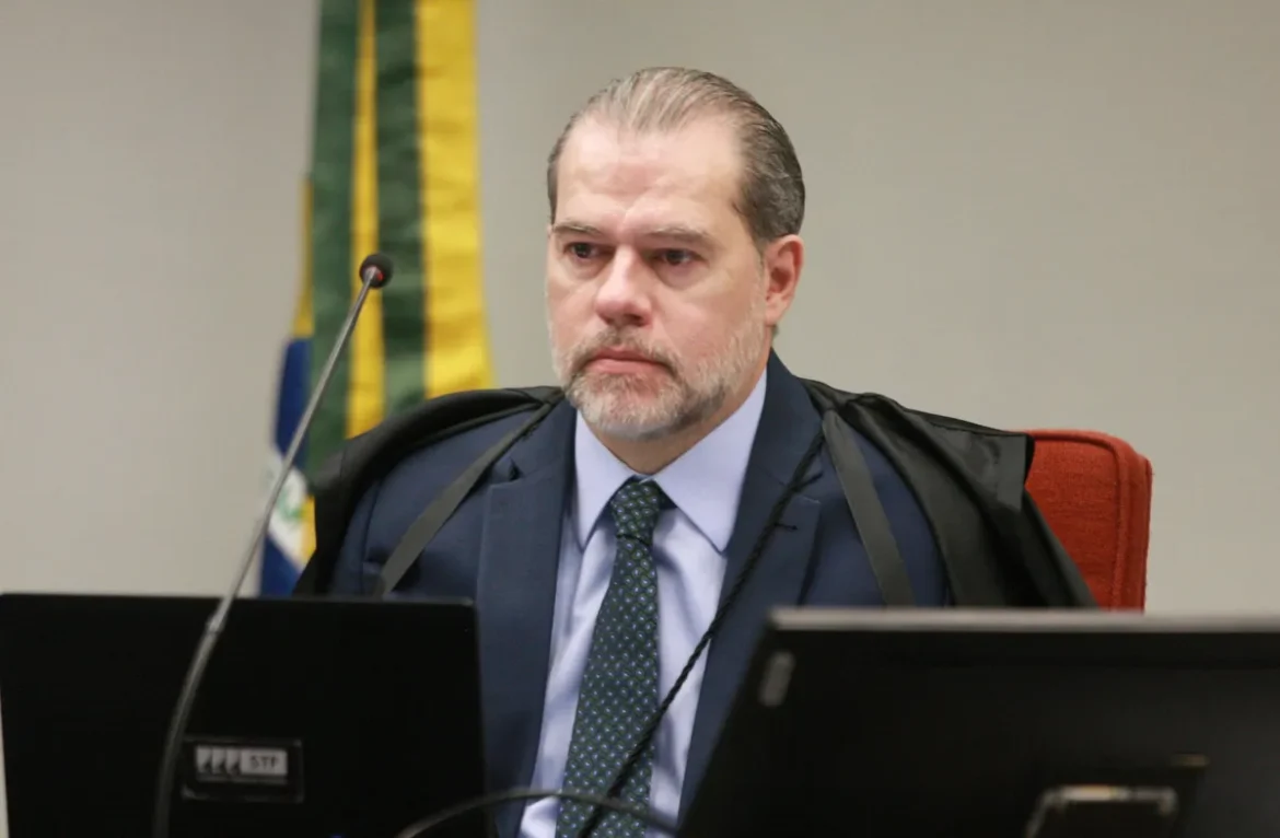 Toffoli-sugeriu-que-Bolsonaro-nao-passasse-faixa-p0124963500202311220748-ScaleDownProportional