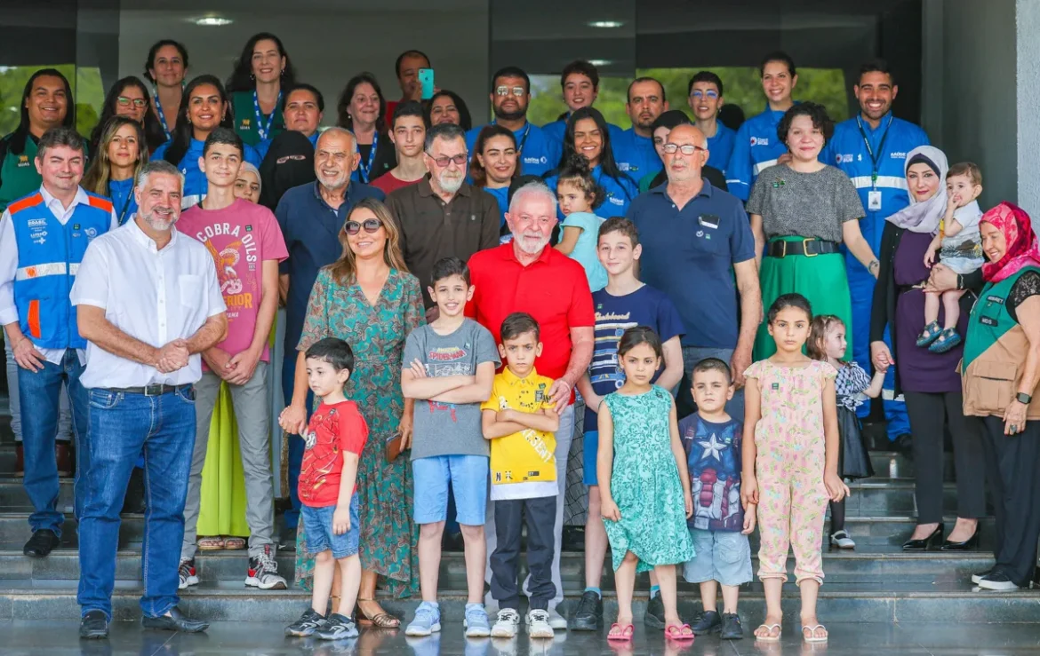 Lula-diz-que-Brasil-segue-a-disposicao-de-quem-qui0125317900202312251501-ScaleDownProportional