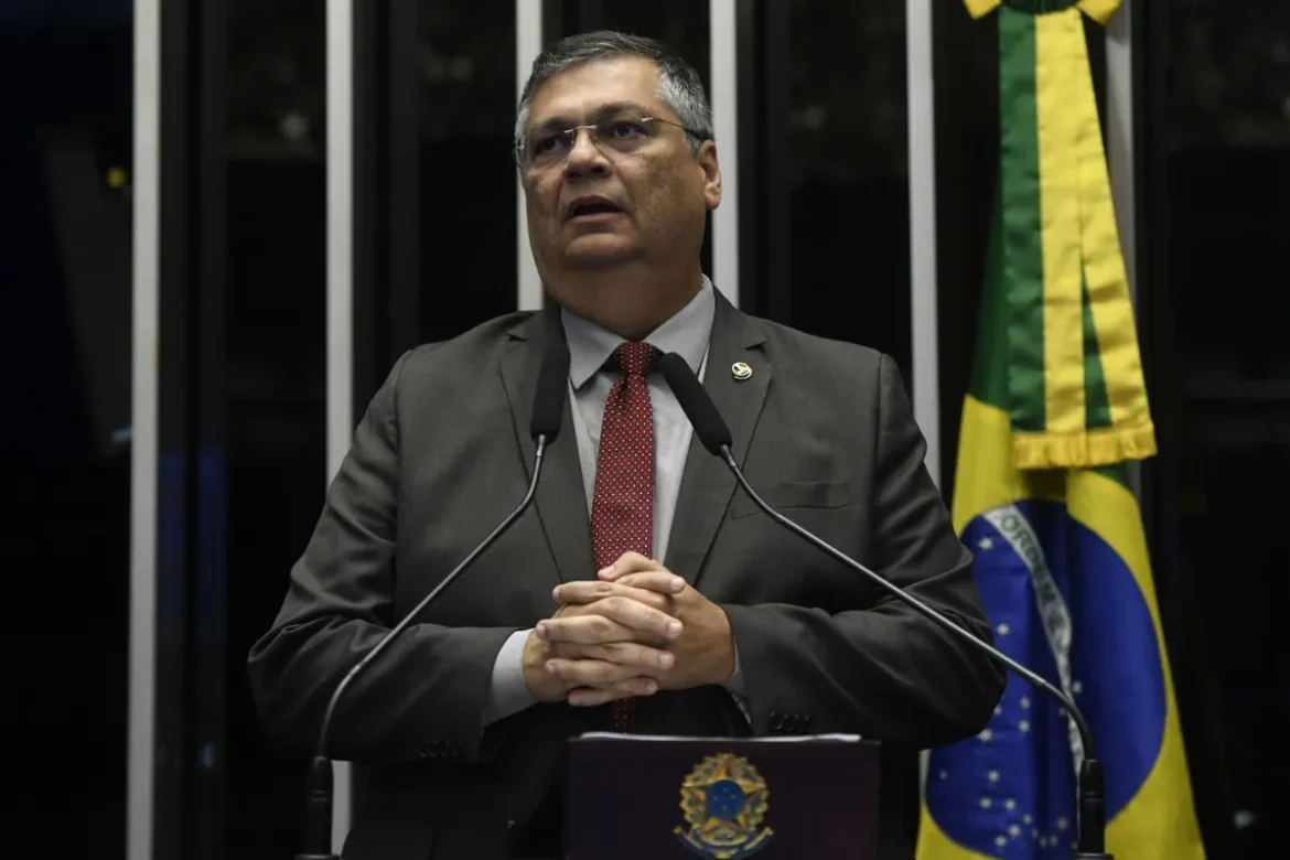 Dino-defende-expulsao-sem-salario-de-juizes-e-mili0125957300202402190822-ScaleDownProportional