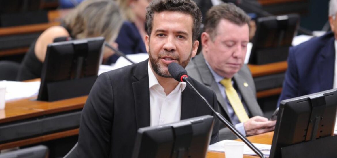 151158por-12-votos-conselho-de-etica-arquirva-processo-contra-janones-por-susposta-rachadinha-3