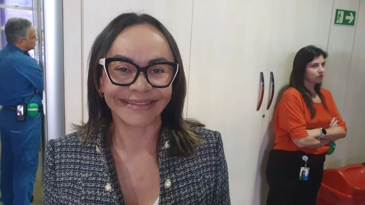 Ivoneide-abre-o-jogo-sobre-formacao-de-secretariad0129420600202411041150-ScaleDownProportional