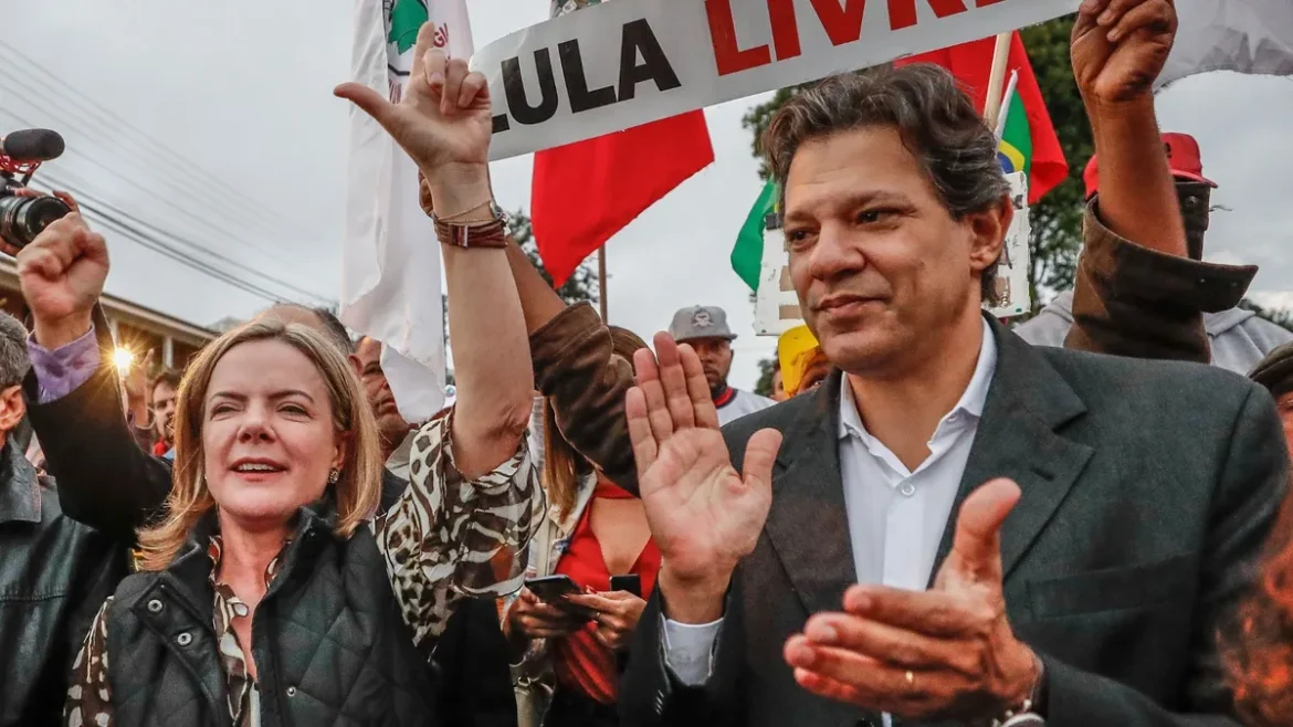 Gleisi-faz-aceno-a-Haddad-ao-assumir-ministerio0131010100202503101933-ScaleDownProportional