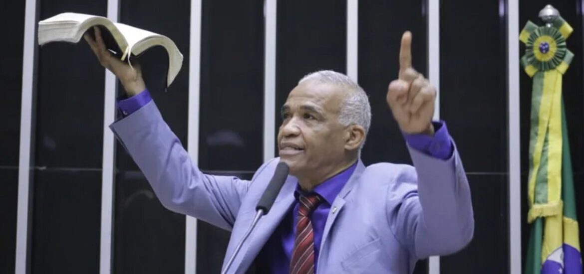 163376isidorio-provoca-trump-ao-mandar-recado-em-ingles-sou-doido-3