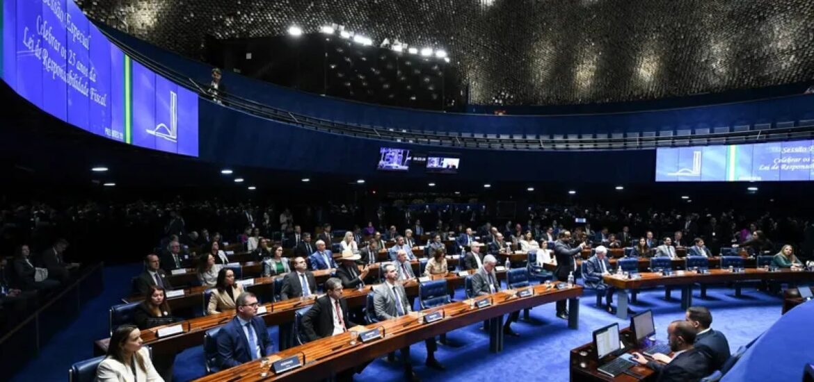 165052ccj-do-senado-aprova-fim-da-reeleicao-para-prefeitos-governadores-e-presidentes-3
