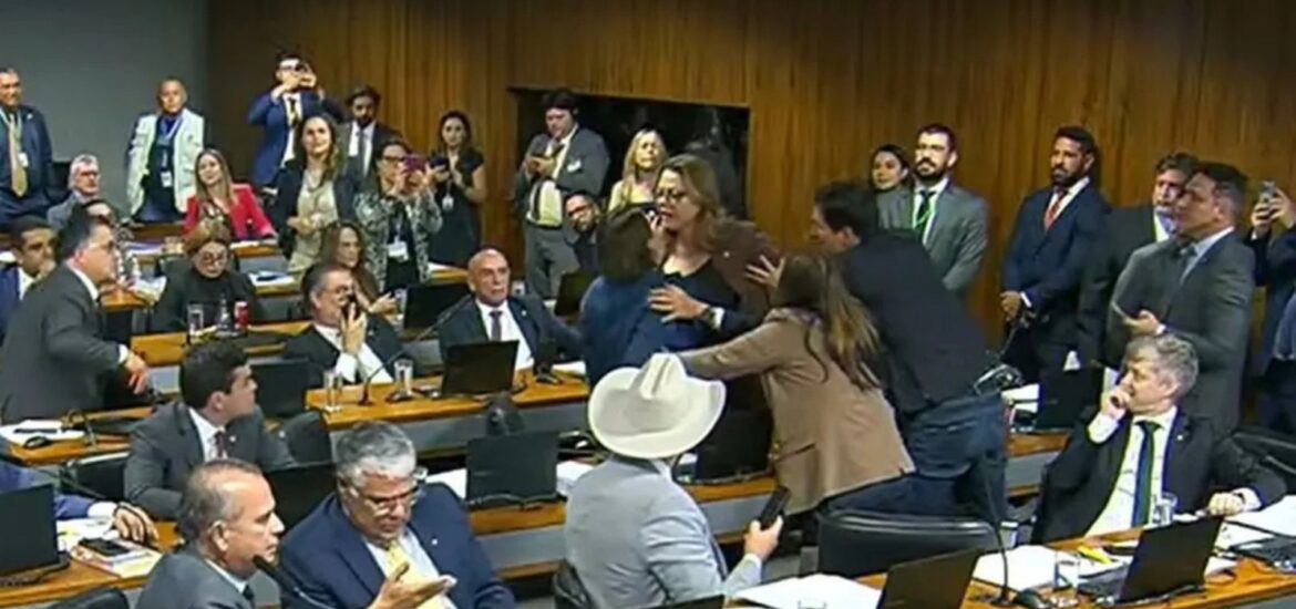 169601cpmi-do-inss-tem-discussao-entre-parlamentares-durante-sessao-3