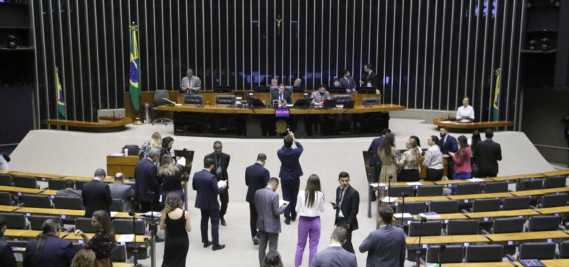 171023camara-aprova-urgencia-em-projeto-que-torna-crime-hediondo-a-falsificacao-de-bebidas-3