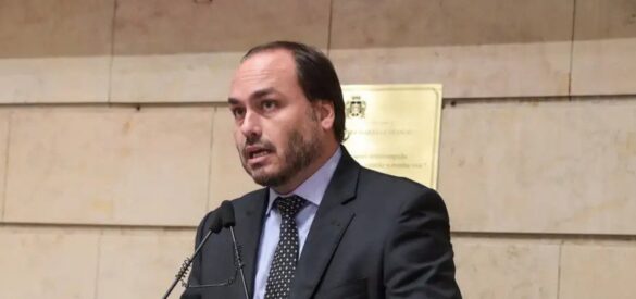 172253carlos-bolsonaro-anuncia-pre-candidatura-ao-senado-3